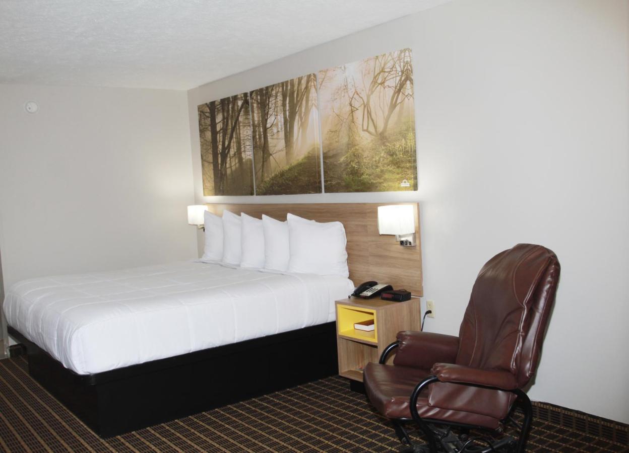Days Inn By Wyndham Forest Eksteriør billede